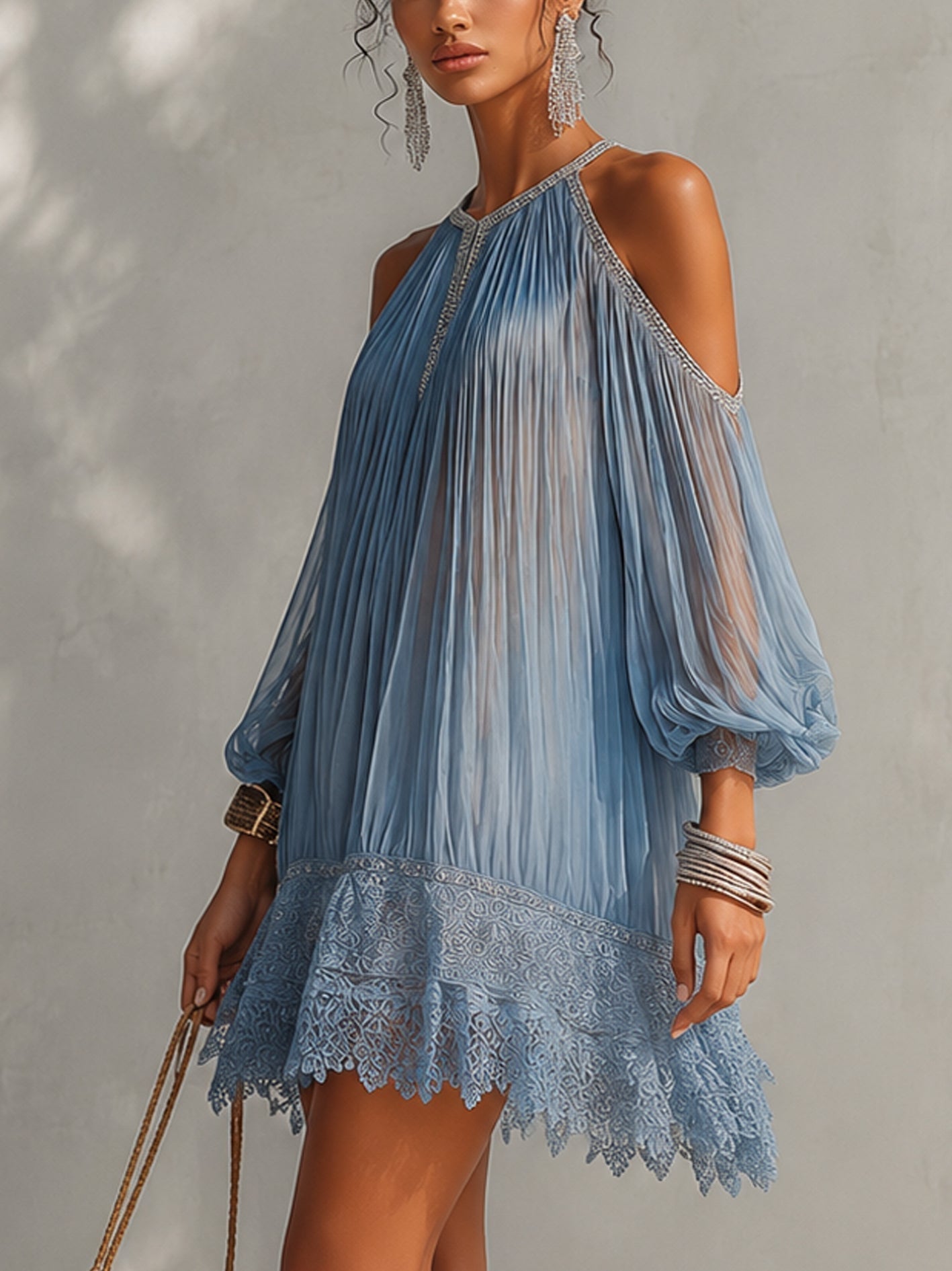 Séraphine | Abito Mini Blu con Spalle Scoperte Arricciato e Orlo in Pizzo