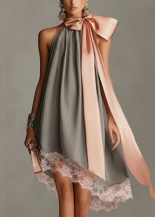 Beatrice - Mini abito grigio in satin con fiocco rosa e pizzo