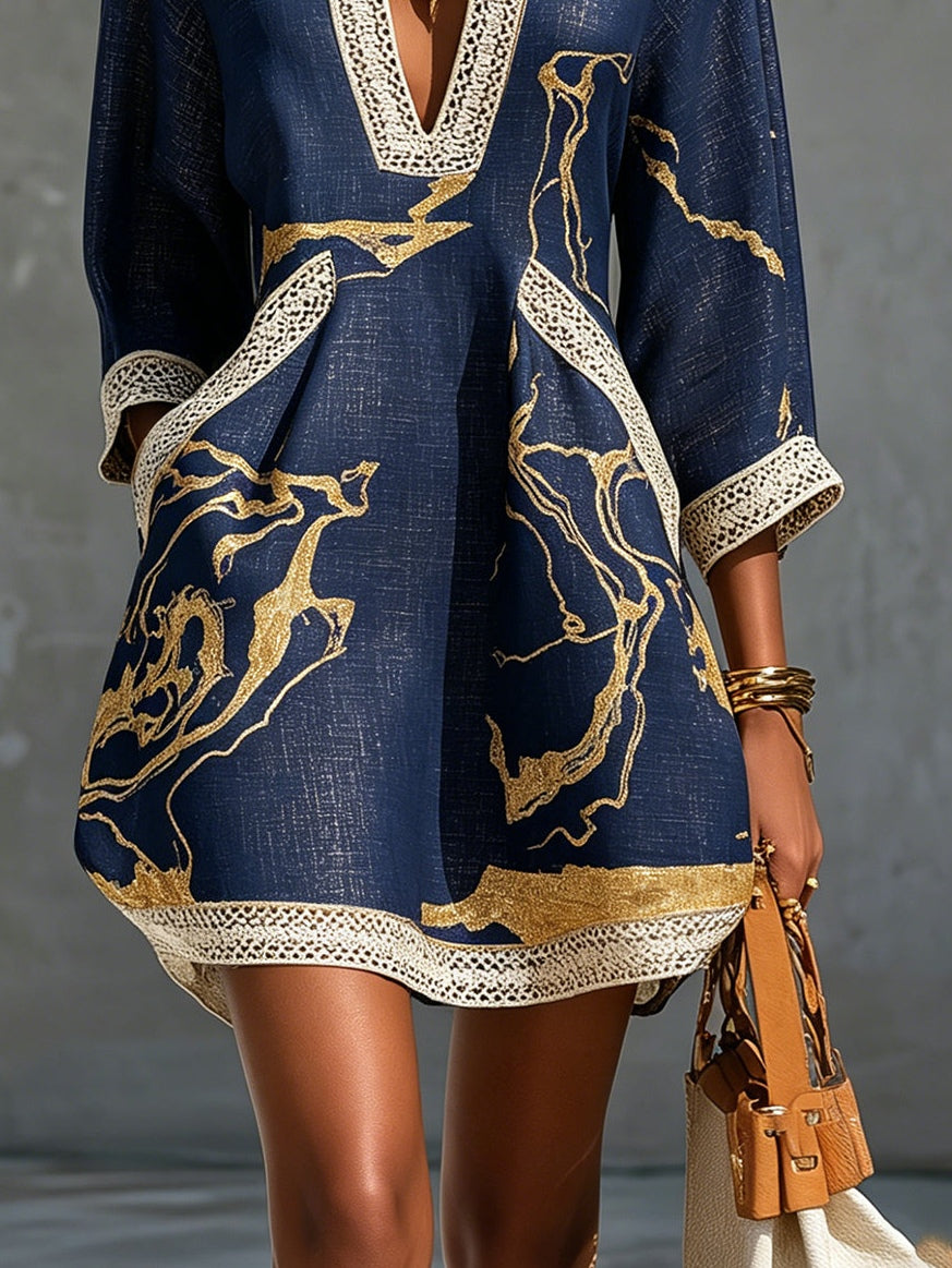 Cosette | Abito Mini in Pizzo all'Uncinetto Blu Marino con Motivi Dorati e Scollo a V