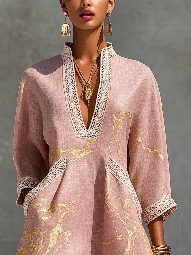 Ninon | Abito Mini in Pizzo All'Uncinetto Rosa con Motivi Dorati e Scollatura a V
