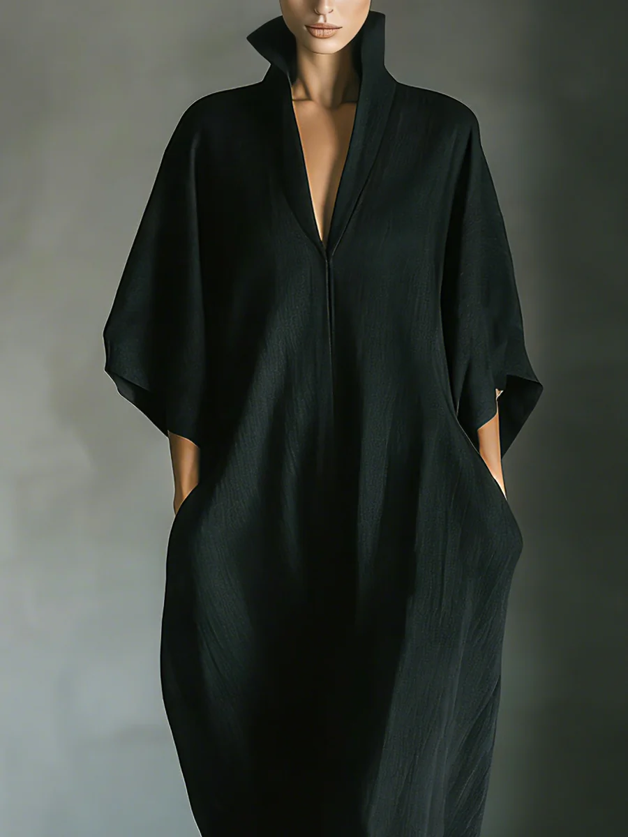 Costanza | Maxi abito nero con maniche a kimono e scollo a V