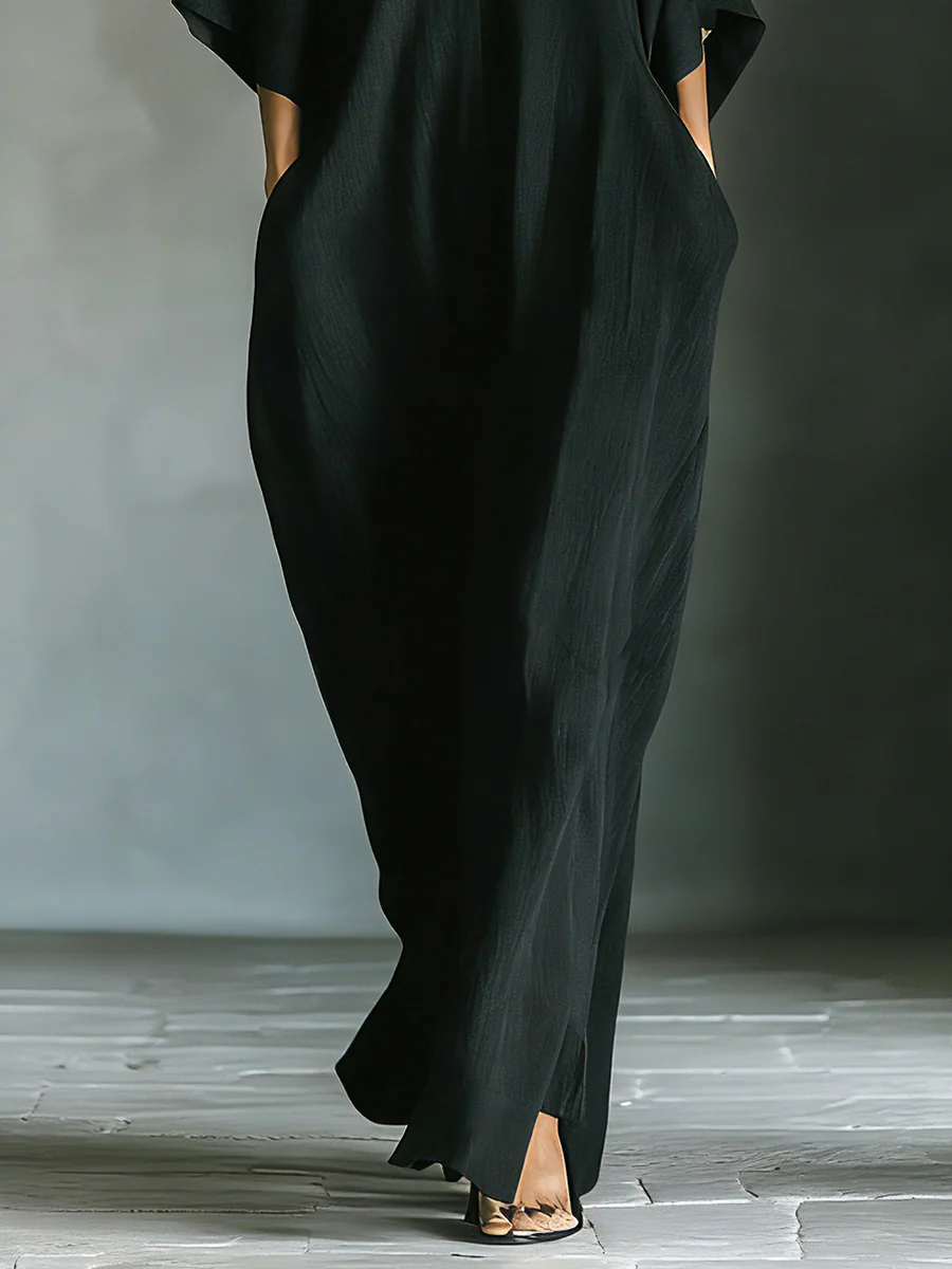 Costanza | Maxi abito nero con maniche a kimono e scollo a V