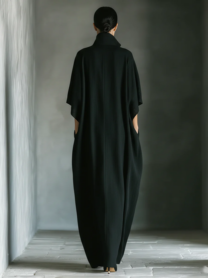 Costanza | Maxi abito nero con maniche a kimono e scollo a V